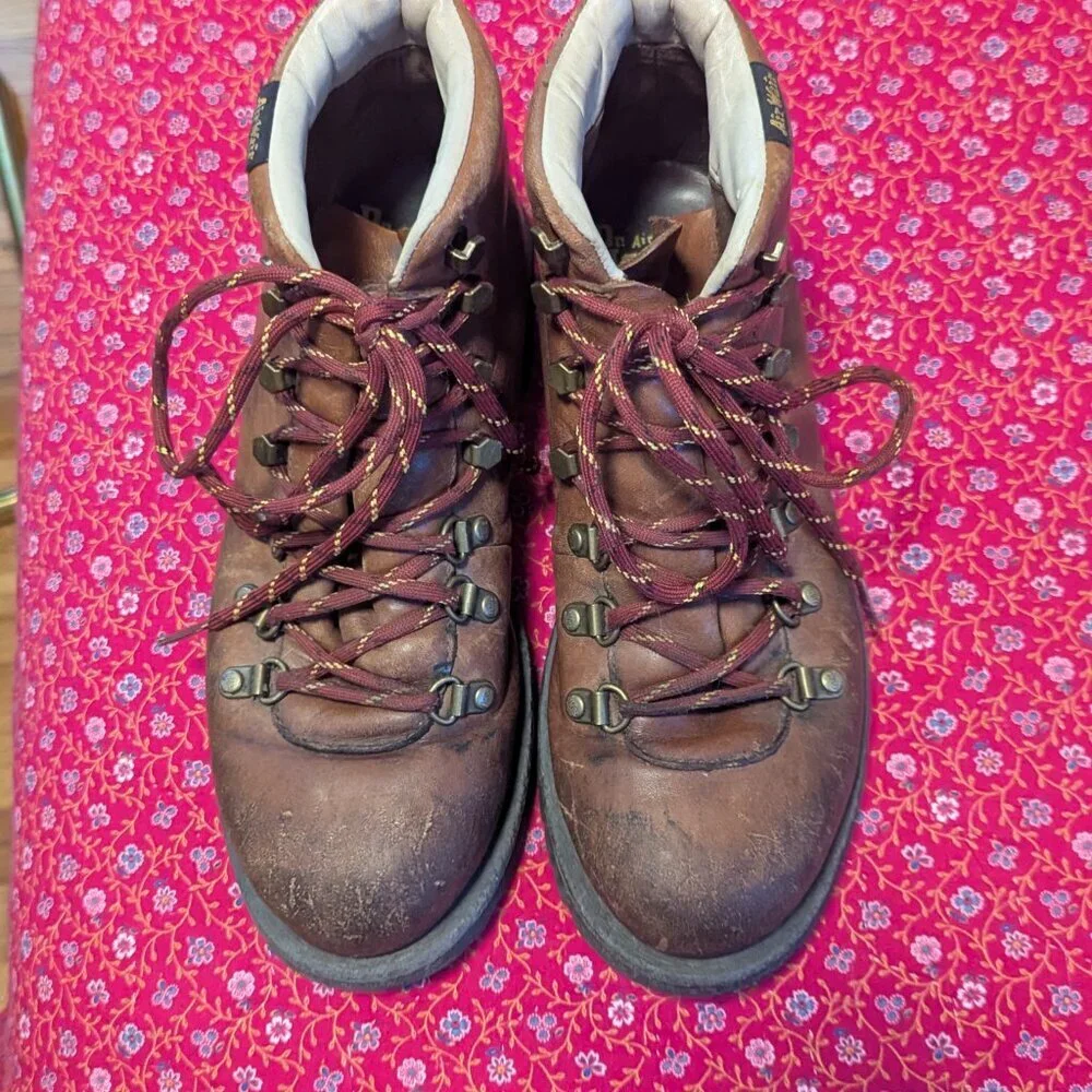 Vintage Dr. Martens 90s Y2K Holt Hiking Work Boots Air Wair Lace Up Chunky Ankle